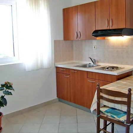 Apartment Vir 10