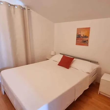 Apartment 10