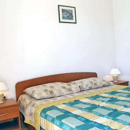 Apartment 10 Vir